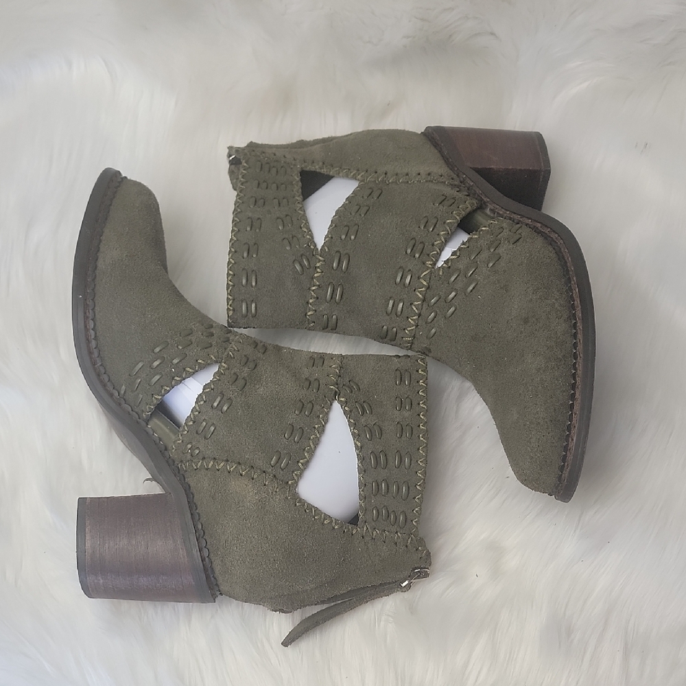 SBICCA Jossly Green Cut Out Stitched Block Heel Zip Western Ankle Bootie Boot 10